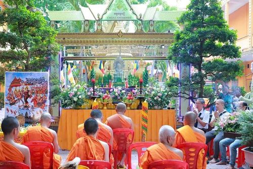 Lễ đón chư thiên năm mới trong Tết cổ truyền Chôl Chnăm Thmây tại chùa Candaransi