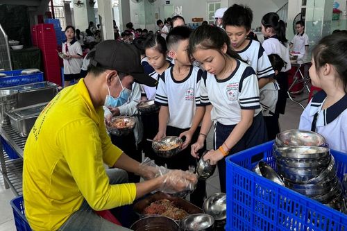 TP.HCM thừa nhận nhiều 'kẽ hở' trong quản lý bữa ăn học đường