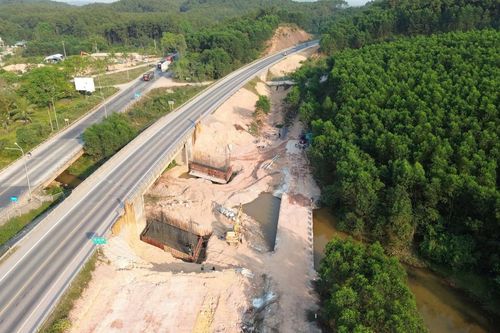 Chủ đầu tư siết tiến độ, cảnh báo thay nhà thầu tại dự án Cam Lộ - La Sơn
