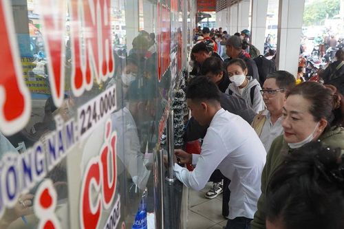 TP.HCM: Vé tàu xe, máy bay dịp 30/4 dù tăng nhưng nhiều chặng sớm kín chỗ