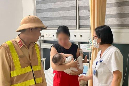 Tiếng còi hú khẩn cấp của CSGT và 6,5km giành giật sự sống cho bé trai 7 tháng tuổi