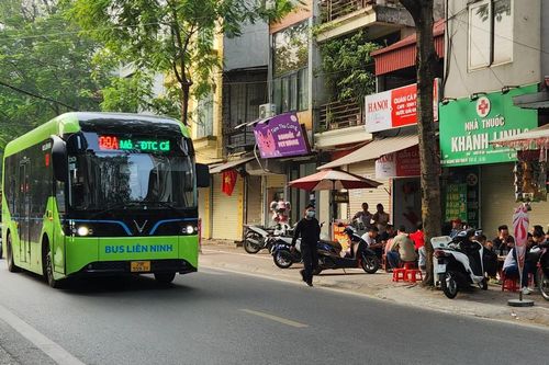 Hà Nội khuyến khích chuyển đổi sang phương tiện xanh và giao thông công cộng