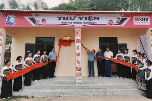 Chung tay mang tri thức đến với trẻ em nghèo miền Tây xứ Thanh