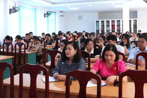 160 nhân viên y tế được tập huấn công tác tư vấn và xét nghiệm HIV