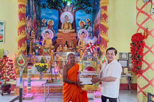 Thăm, chúc Tết Chôl Chnăm Thmây đồng bào Khmer