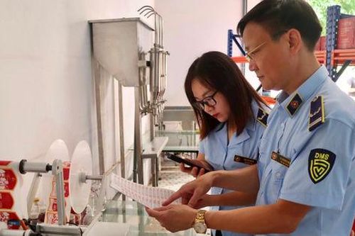 Phát hiện điểm chứa trữ gần 9.000 lít rượu nghi vi phạm tại Hà Nội