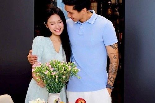 Vừa trở lại sau chấn thương, Đoàn Văn Hậu lại khiến HLV Polking 'đau đầu' vì lý do không tưởng