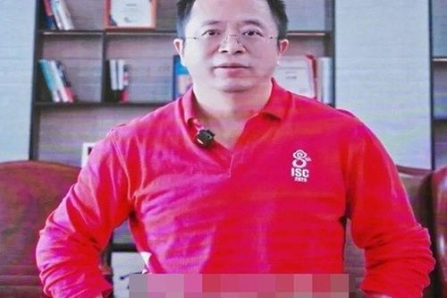 Từng là cậu học trò nghịch ngợm khiến thầy cô đau đầu, người đàn ông này quay lại trường và làm điều khiến ai cũng lặng người