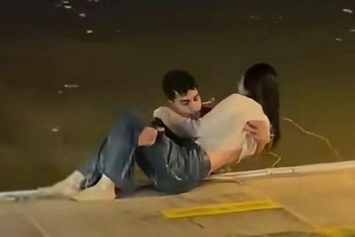Thấy người gặp nạn giữa hồ, nam sinh có hành động khiến nhiều người nể phục
