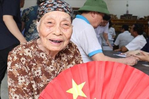 Người dân Hồng Vân phấn khởi nhận hỗ trợ giải phóng mặt bằng Dự án Olympic