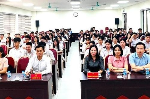 Bồi dưỡng nhận thức về Đảng cho quần chúng ưu tú tại các xã Gia Lâm, Phù Đổng, Bát Tràng