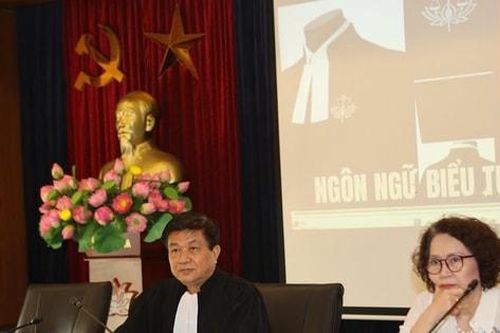 Trang phục của luật sư tại phiên tòa sẽ như thế nào?