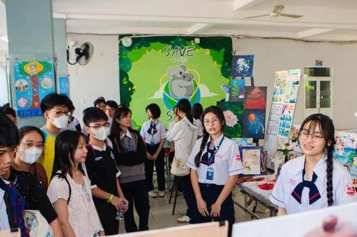 TP.HCM: Tăng số buổi học từ năm 2027, teen THPT xoay sở thế nào để thích ứng?