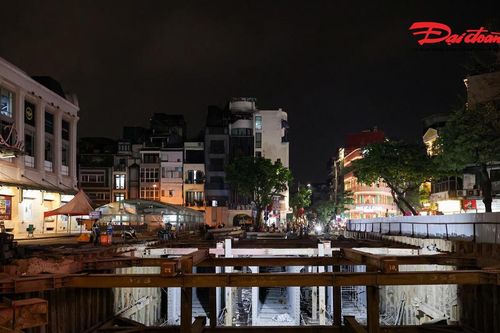 Chạy đua từng giờ 'xóa ngập' phố cổ Hà Nội trước mùa mưa