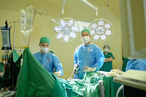 Đi khám vì 2 dấu hiệu lạ, người phụ nữ phát hiện mắc ung thư thận