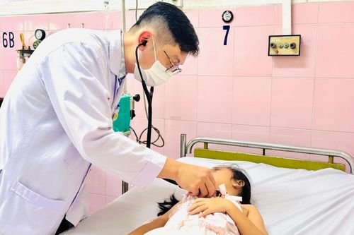 Vụ nghi ngộ độc ở TP.HCM: Đơn vị cung cấp suất ăn cho 22 trường