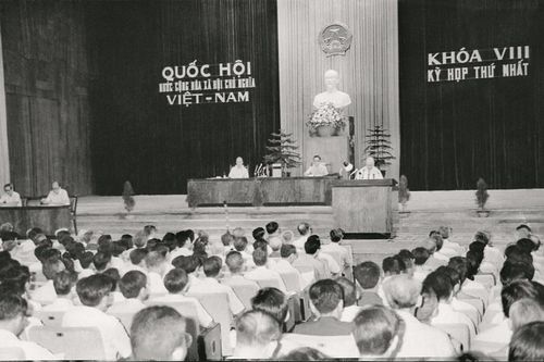 Quốc hội khóa VIII thông qua Hiến pháp 1992