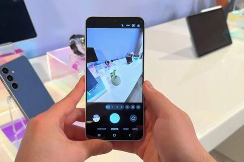 Người dùng Galaxy S25 FE có lại chế độ quay kép sau bản beta mới