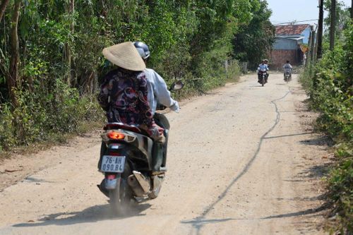 Chậm hoàn trả đường dân sinh ở Quảng Ngãi, nguy cơ mất ATGT