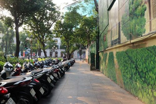 Thống nhất duy trì điểm giữ xe phục vụ khách đến Đường Sách TP.HCM