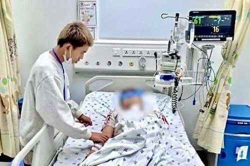 Cứu sống thiếu niên liệt toàn thân vì căn bệnh hiếm gặp