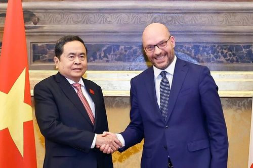 [Ảnh] Chủ tịch Quốc hội Trần Thanh Mẫn hội đàm với Chủ tịch Hạ viện Italia