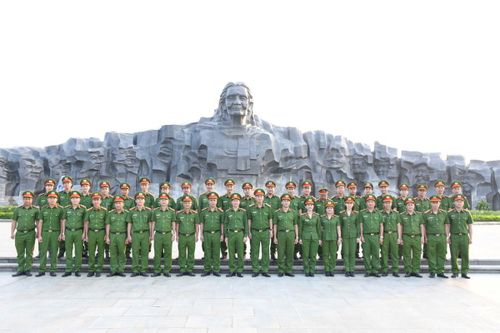 Sôi nổi chuỗi hoạt động kỷ niệm 52 năm Ngày truyền thống lực lượng Cảnh sát cơ động