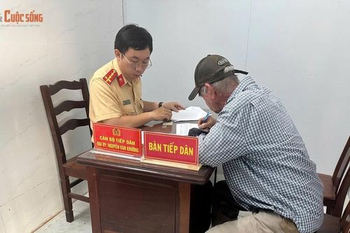 Một tài xế container liên tục bị dân ghi hình, nhận phạt ...'gấp đôi'!