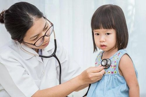 Lý do trẻ hay ốm khi trời nóng: 3 căn bệnh bố mẹ cần phòng ngừa ngay