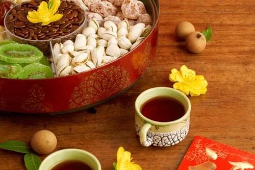 Ba tôi thưởng trà
