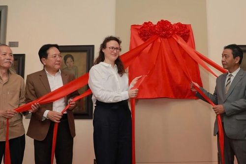 Đưa di sản hội họa vua Hàm Nghi đến Hà Nội