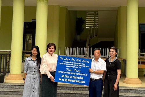 Kiều bào trao yêu thương tới học sinh chuyên biệt Phú Thọ