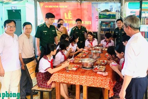 Dựng 'thế trận lòng dân' nơi cửa biển Thạnh An