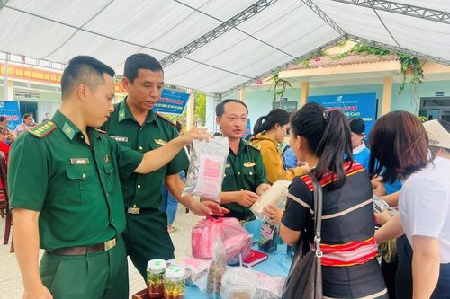 Nhiều hoạt động đồng hành cùng phụ nữ biên cương thành phố Đà Nẵng