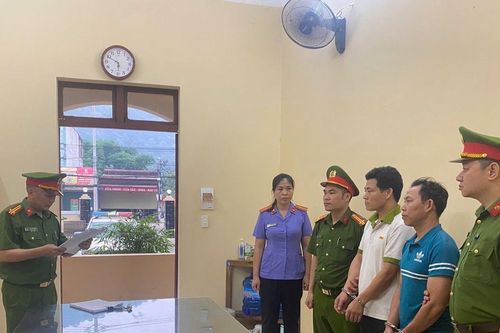 2 đối tượng làm giả giấy tờ, lừa đảo bán 'biển số đẹp'