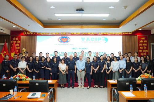 Hải quan và doanh nghiệp cùng hành động chống hàng giả tại cửa khẩu