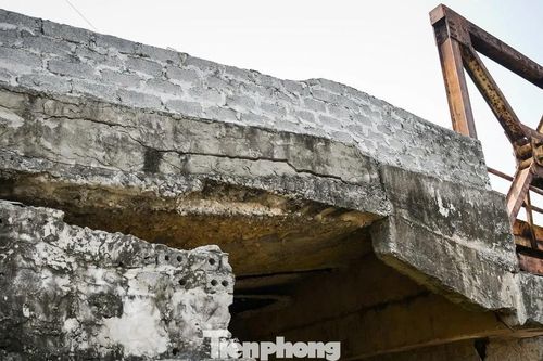 Hai cây cầu 'chờ sập' ở Ninh Bình