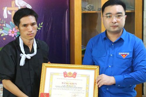 Truy tặng Huy hiệu 'Tuổi trẻ dũng cảm' cho nữ sinh tử vong khi cứu bạn đuối nước
