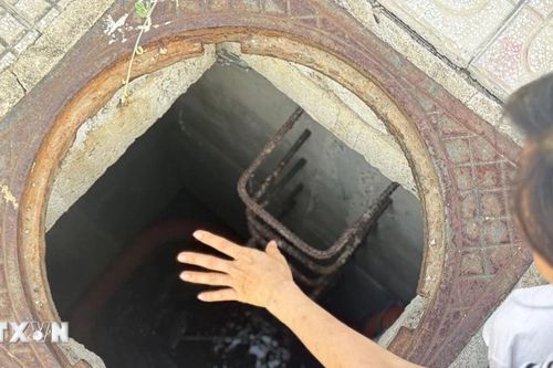 Đắk Lắk: Hàng loạt hố ga mất nắp, vỉa hè thành 'bẫy' người đi đường