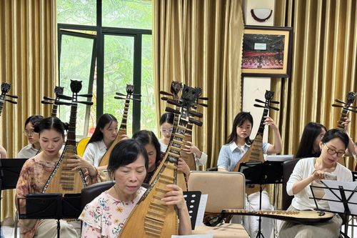 Lần đầu tiên 130 nghệ sĩ Tỳ bà hội tụ trong chương trình 'Đoàn viên' mừng 70 năm Học viện Âm nhạc Quốc gia Việt Nam