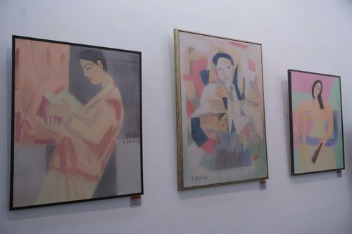 Khai mạc triển lãm 'Vừa yêu vừa vẽ': Khi cảm xúc được dệt bằng lụa