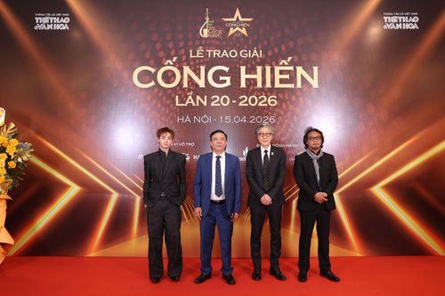 Chùm ảnh 'nóng bỏng' trên thảm đỏ 'Cống hiến'