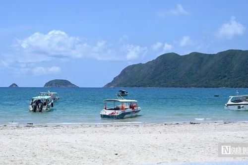 Côn Đảo 'giữ nhiệt' du lịch: Giá tăng cao, khách vẫn đổ về