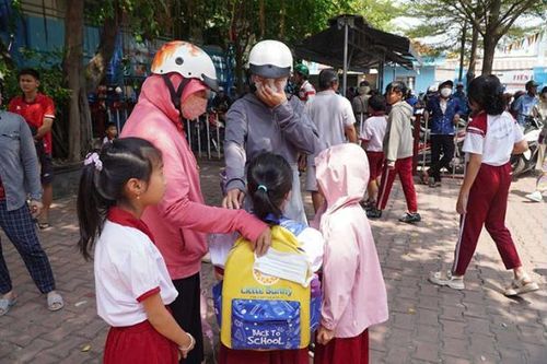 Vụ 200 học sinh nghi bị ngộ độc: 22 trường cùng sử dụng một đơn vị cung cấp suất ăn