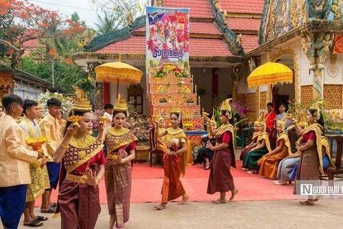 Rộn ràng Tết Chol Chnam Thmay: Phum sóc Khmer 'bừng sắc' đón năm mới