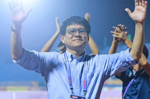 HLV Vũ Tiến Thành bất ngờ dừng lại