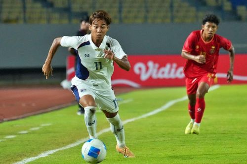 CĐV Thái Lan phản ứng dữ dội khi đứng dưới Lào