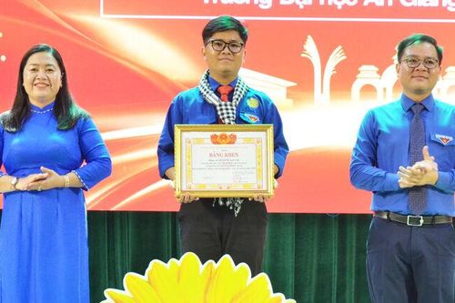 Xứng danh Giải thưởng Lý Tự Trọng