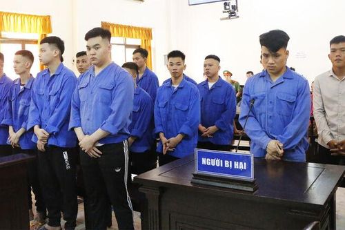 Ẩu đả về chuyện nợ nần, 17 bị cáo lãnh án tù