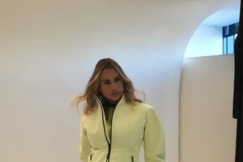 Aryna Sabalenka gây sốt với bộ ảnh xuyên thấu sau khi bảo vệ ngôi hậu Miami Open